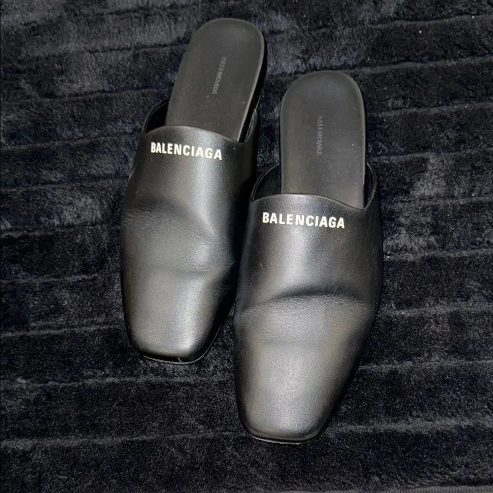 Balenciaga Womenās BlackāSlip-OnāLoafers